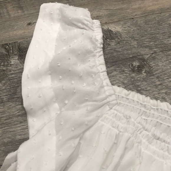 ๐HP!๐Express white dot flutter sleeve top - Picture 8 of 14